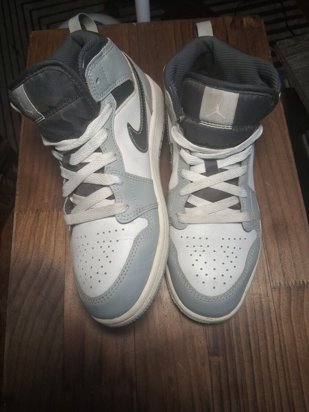 nike air jordans one mid